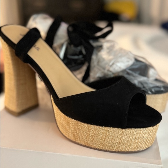 JustFab Black and Tan Platform Heels - Picture 4 of 7